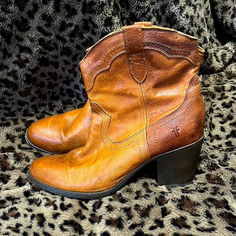 Frye Jackie button short bootie